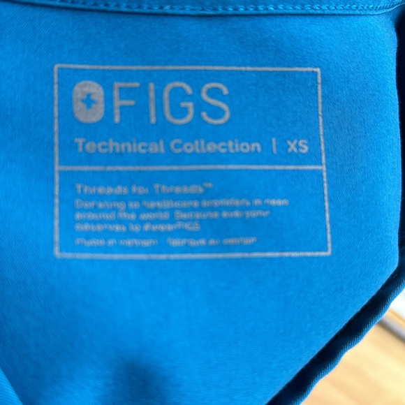 Figs Casma three pocket scrub top hardly worn - Picture 4 of 4